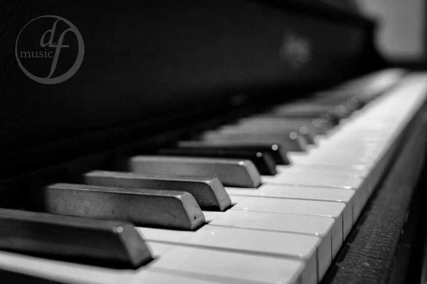 Qué diferencia a un buen profesor de piano de un gran educador musical